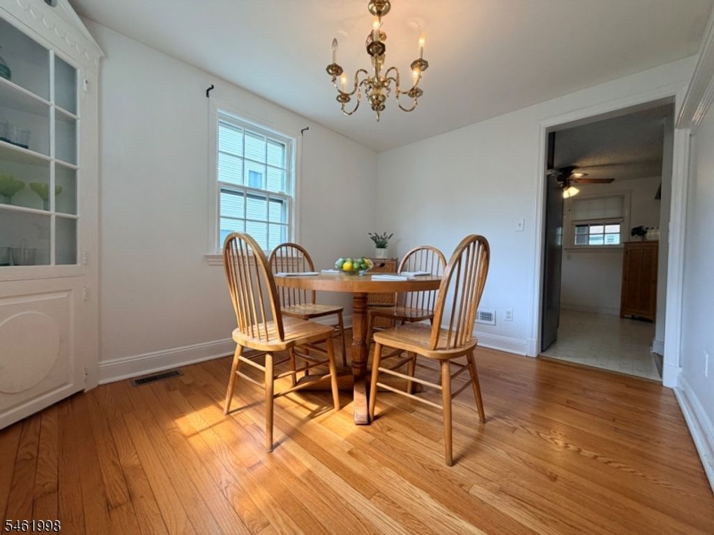Image 9 of property listing at 206 Delacy Dr, North Plainfield Boro, NJ 07060
