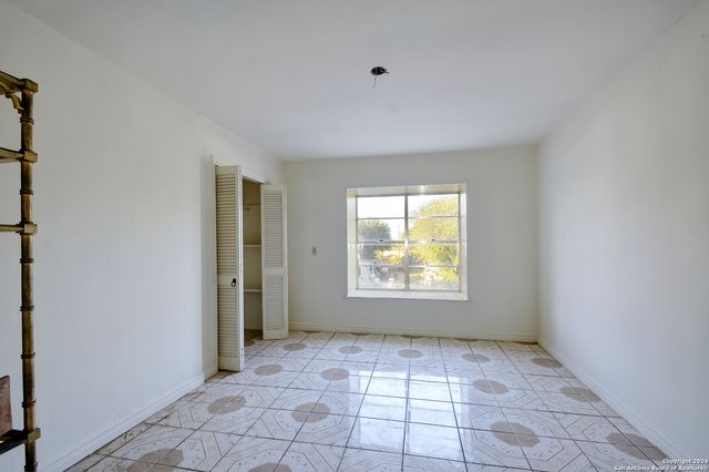 539 E Pyron Ave, San Antonio, TX 78214