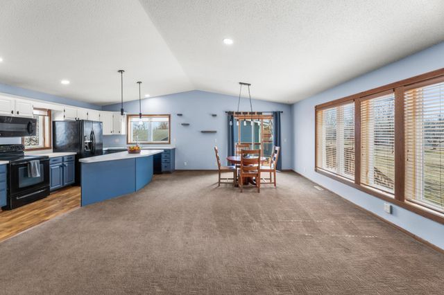 2933 Heatherwood Circle S, Moorhead, MN 56560