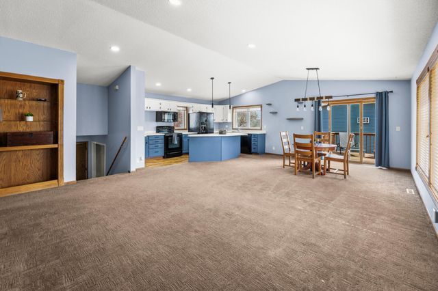 2933 Heatherwood Circle S, Moorhead, MN 56560