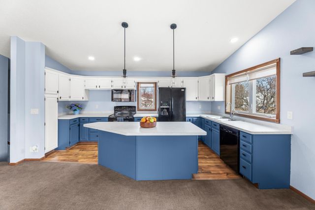 2933 Heatherwood Circle S, Moorhead, MN 56560