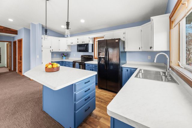 2933 Heatherwood Circle S, Moorhead, MN 56560