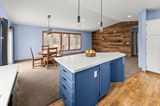 2933 Heatherwood Circle S, Moorhead, MN 56560