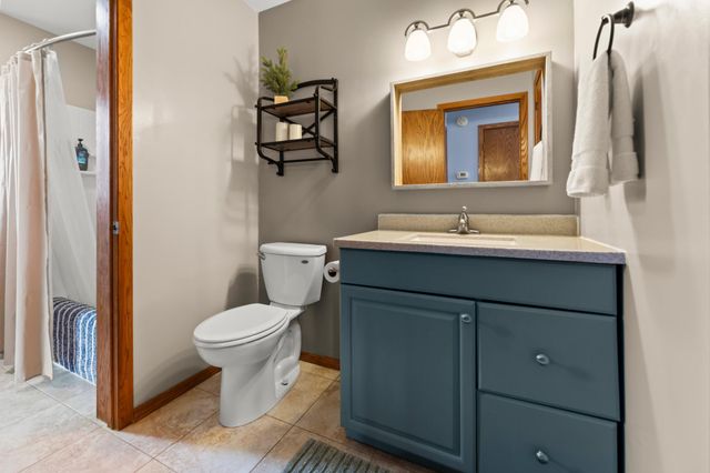 2933 Heatherwood Circle S, Moorhead, MN 56560