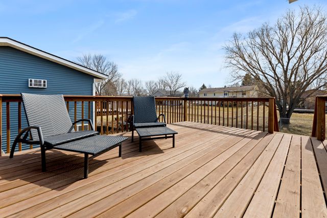 2933 Heatherwood Circle S, Moorhead, MN 56560