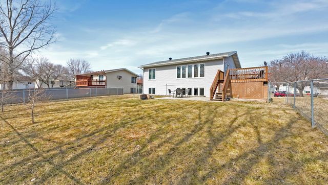 2933 Heatherwood Circle S, Moorhead, MN 56560