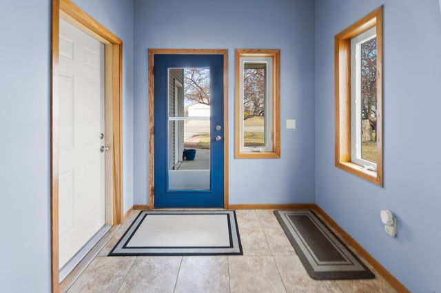 2933 Heatherwood Circle S, Moorhead, MN 56560