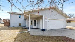 2933 Heatherwood Circle S, Moorhead, MN 56560
