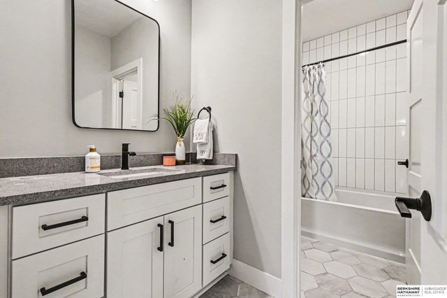 3924 S 207th Street, Elkhorn, NE 68022