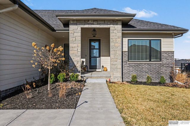 3924 S 207th Street, Elkhorn, NE 68022