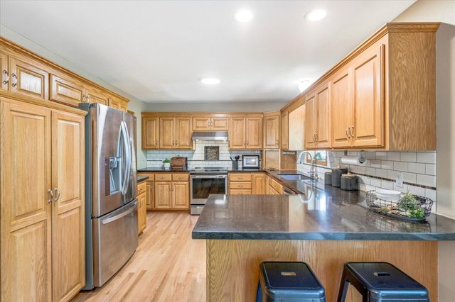 9020 Parkside Drive, Woodbury, MN 55125