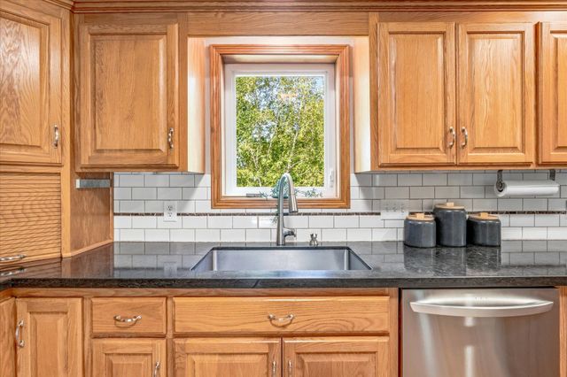 9020 Parkside Drive, Woodbury, MN 55125