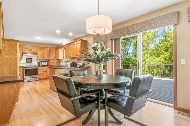 9020 Parkside Drive, Woodbury, MN 55125