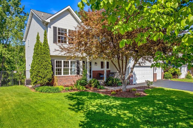 9020 Parkside Drive, Woodbury, MN 55125