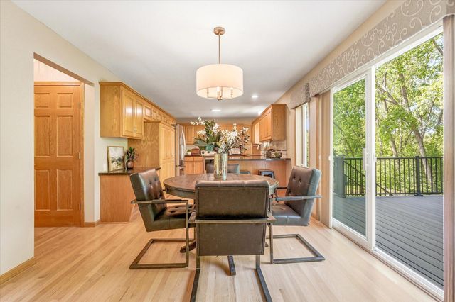 9020 Parkside Drive, Woodbury, MN 55125
