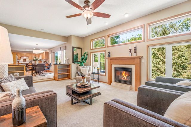 9020 Parkside Drive, Woodbury, MN 55125