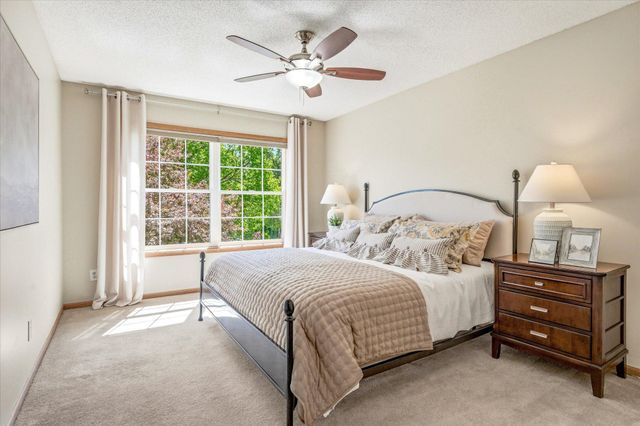 9020 Parkside Drive, Woodbury, MN 55125