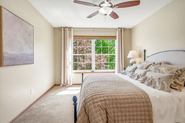 9020 Parkside Drive, Woodbury, MN 55125