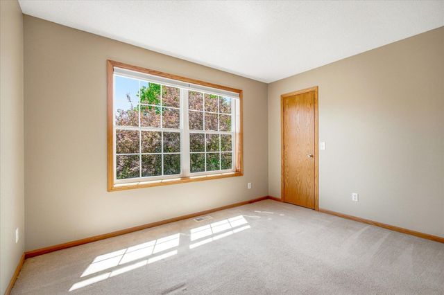 9020 Parkside Drive, Woodbury, MN 55125