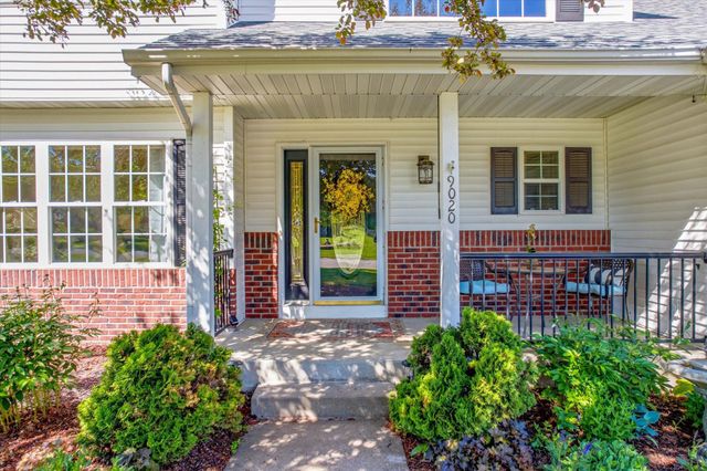9020 Parkside Drive, Woodbury, MN 55125