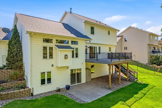 9020 Parkside Drive, Woodbury, MN 55125