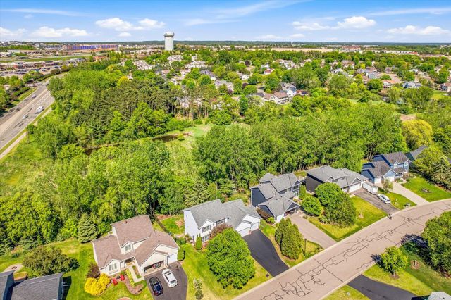9020 Parkside Drive, Woodbury, MN 55125