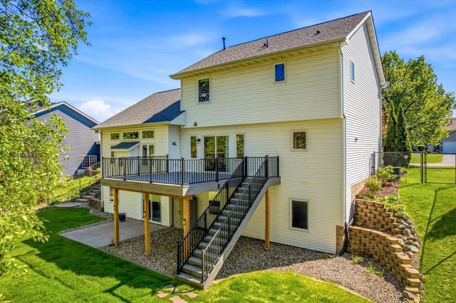 9020 Parkside Drive, Woodbury, MN 55125