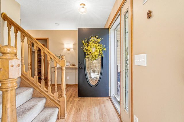 9020 Parkside Drive, Woodbury, MN 55125