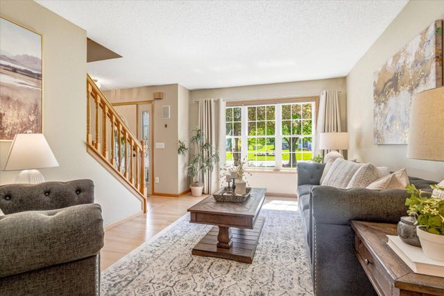 9020 Parkside Drive, Woodbury, MN 55125