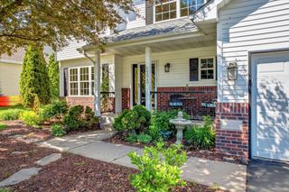 9020 Parkside Drive, Woodbury, MN 55125
