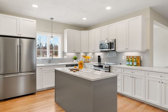 15 Brightstone Way 14, Sandown, NH 03873