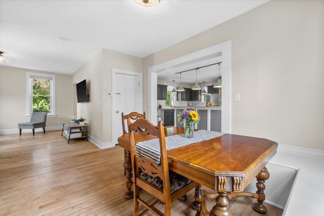 W58N455 Hilbert AVENUE, Cedarburg, WI 53012