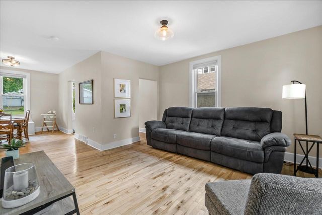 W58N455 Hilbert AVENUE, Cedarburg, WI 53012