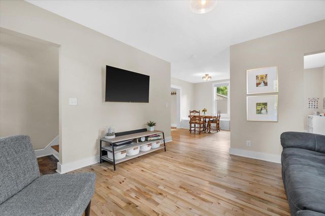 W58N455 Hilbert AVENUE, Cedarburg, WI 53012