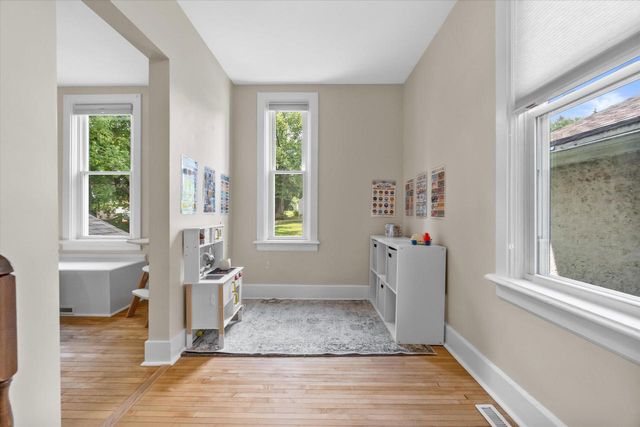 W58N455 Hilbert AVENUE, Cedarburg, WI 53012