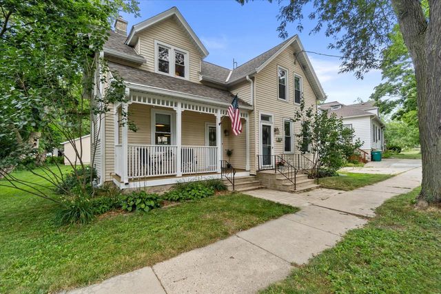 W58N455 Hilbert AVENUE, Cedarburg, WI 53012
