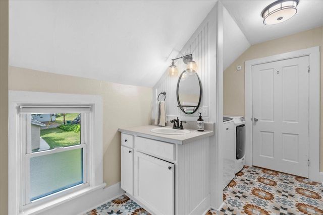 W58N455 Hilbert AVENUE, Cedarburg, WI 53012