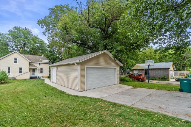 W58N455 Hilbert AVENUE, Cedarburg, WI 53012