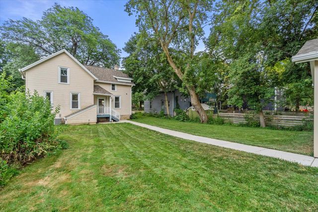 W58N455 Hilbert AVENUE, Cedarburg, WI 53012