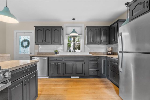 W58N455 Hilbert AVENUE, Cedarburg, WI 53012