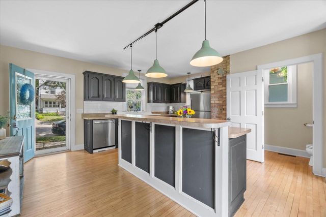 W58N455 Hilbert AVENUE, Cedarburg, WI 53012