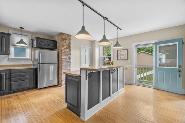 W58N455 Hilbert AVENUE, Cedarburg, WI 53012
