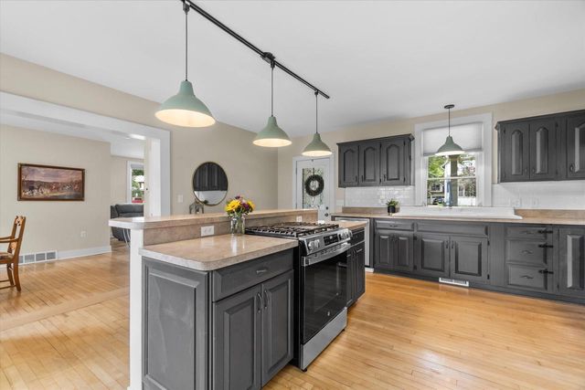 W58N455 Hilbert AVENUE, Cedarburg, WI 53012