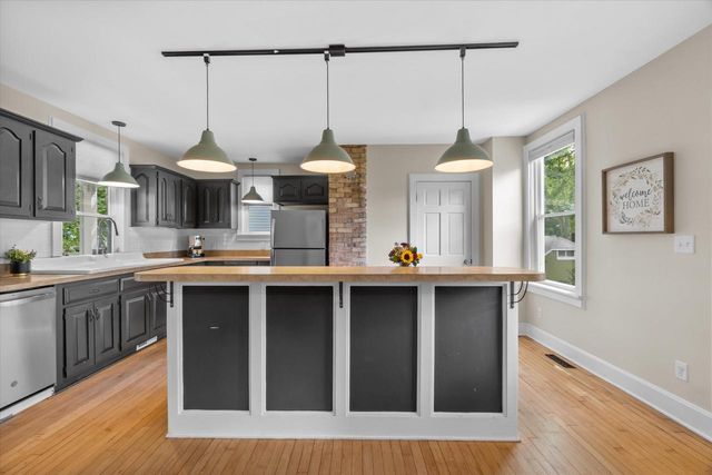 W58N455 Hilbert AVENUE, Cedarburg, WI 53012