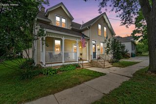 W58N455 Hilbert AVENUE, Cedarburg, WI 53012