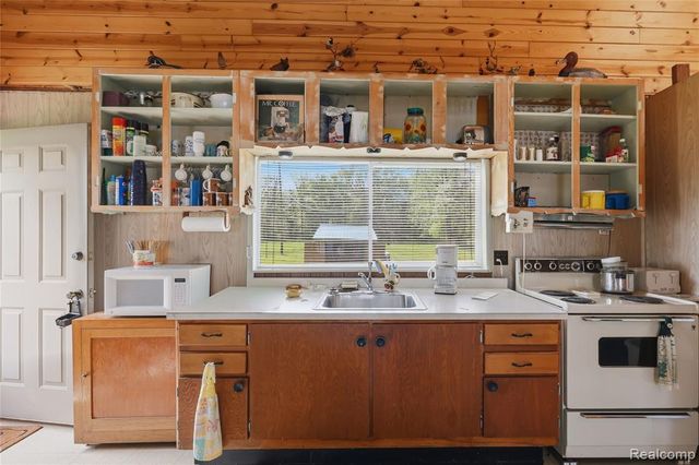 6556 Dickinson Island, Algonac, MI 48001