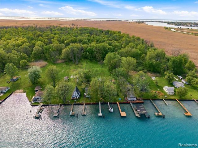 6556 Dickinson Island, Algonac, MI 48001
