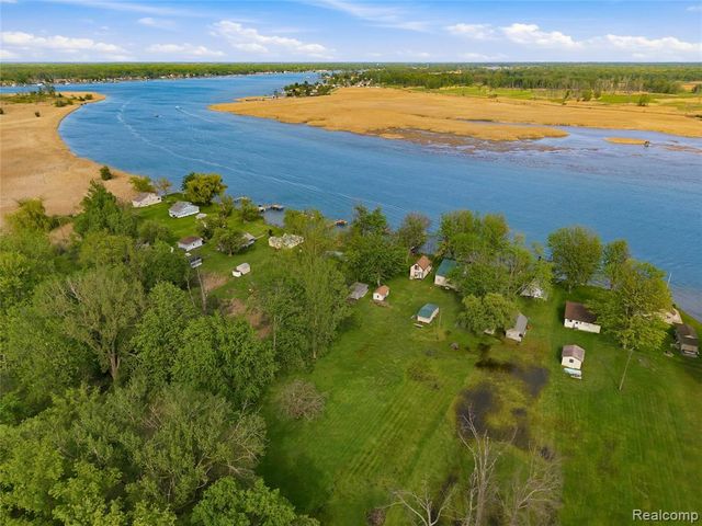 6556 Dickinson Island, Algonac, MI 48001