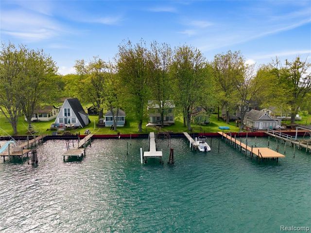 6556 Dickinson Island, Algonac, MI 48001