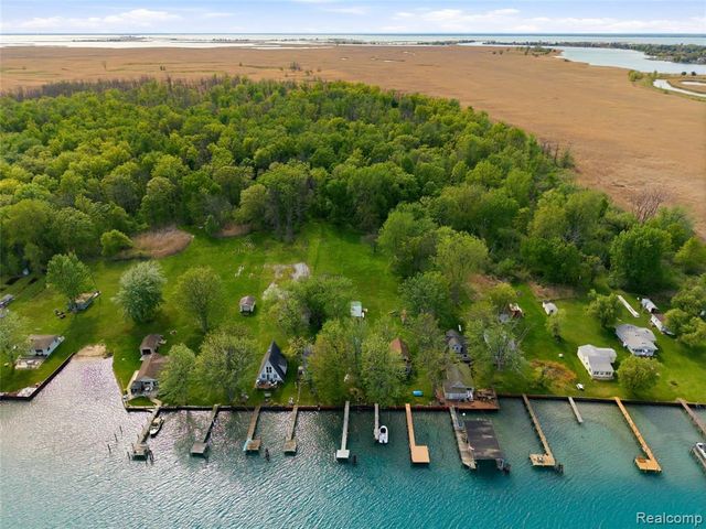 6556 Dickinson Island, Algonac, MI 48001